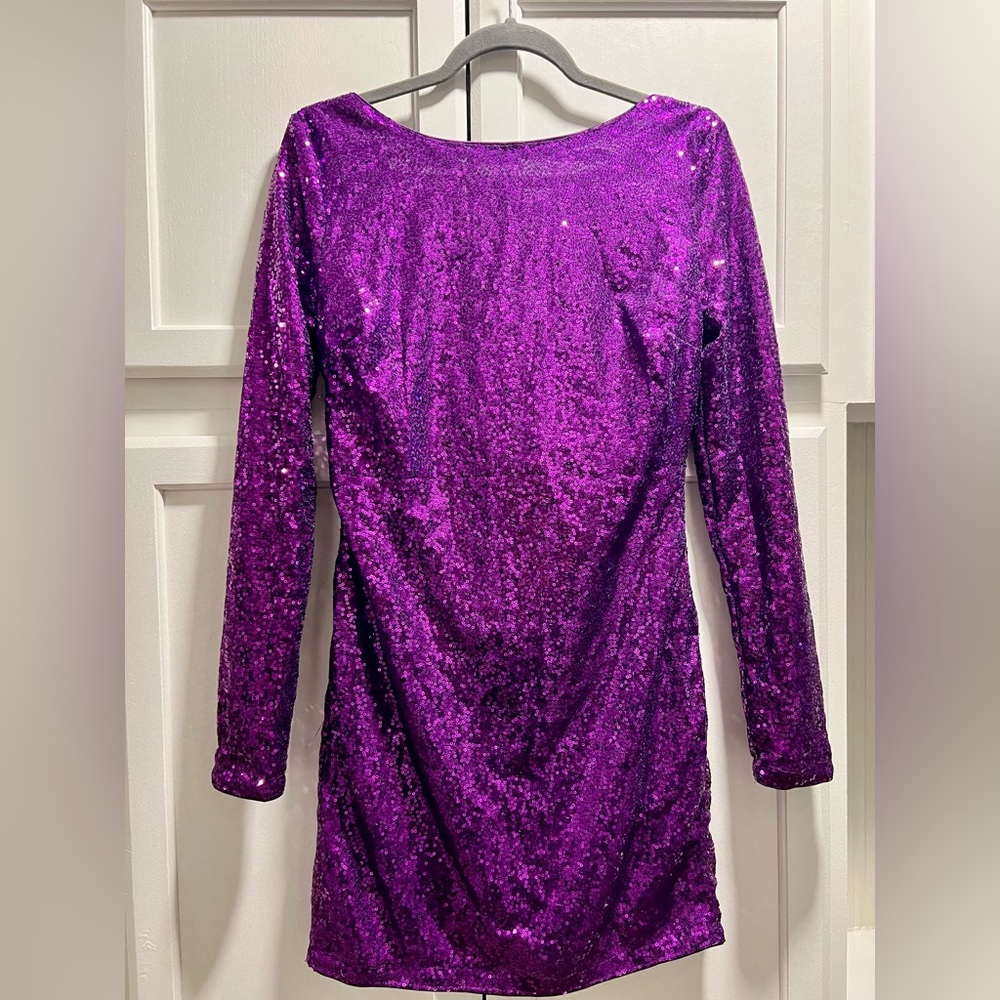 Perfect for Mardi Gras or prom.